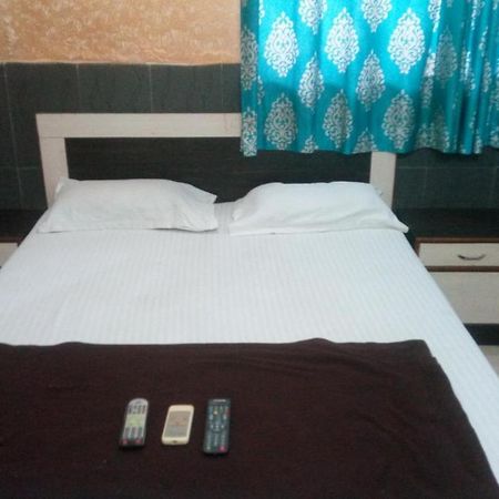 Hotel Sarang Lodge Panvel Luaran gambar