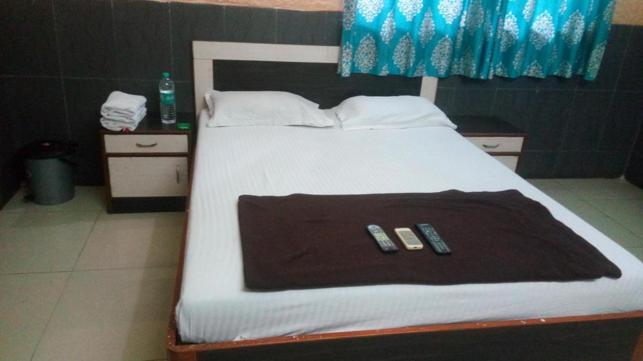 Hotel Sarang Lodge Panvel Luaran gambar