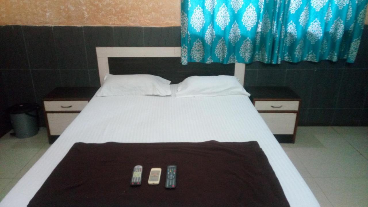 Hotel Sarang Lodge Panvel Luaran gambar