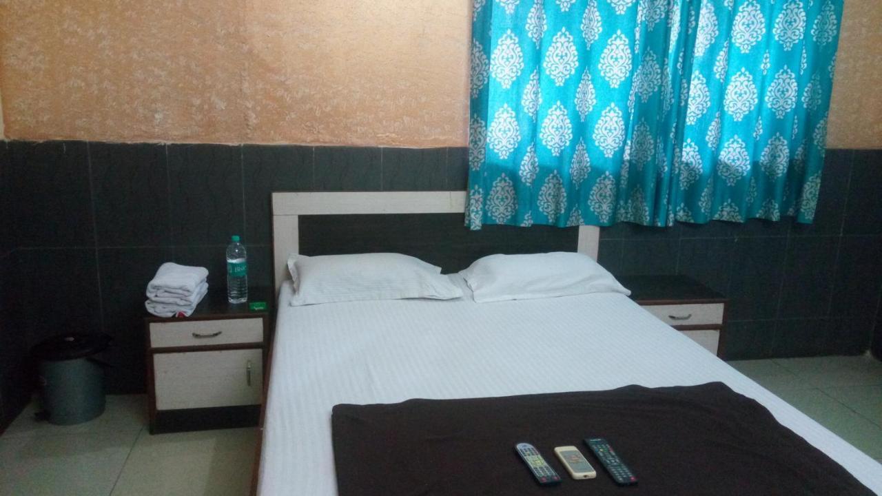 Hotel Sarang Lodge Panvel Luaran gambar