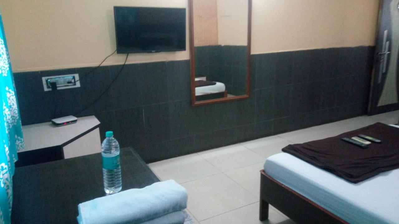 Hotel Sarang Lodge Panvel Luaran gambar